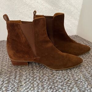 Aquatalia Women’s size 10 suede boots